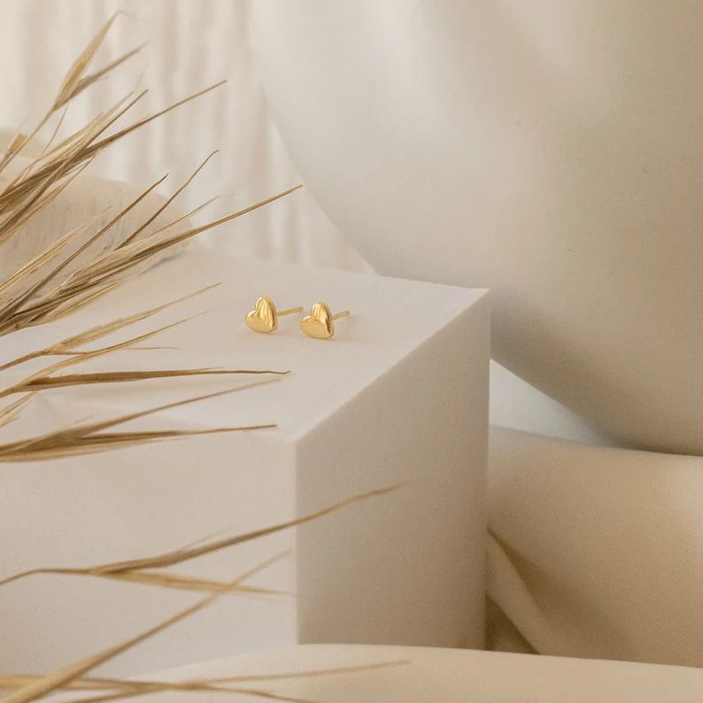 Tiny Heart earring